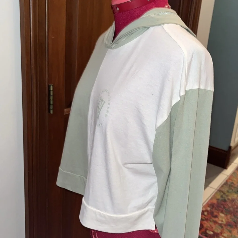 Hollister  Cropped Hoodie  color block Sage/ Cream  NWOT  Pull over  CUTE Size S